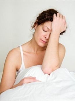 女人睡觉时，要扎发还是散发？我做错多年，难怪掉发快，发际线高