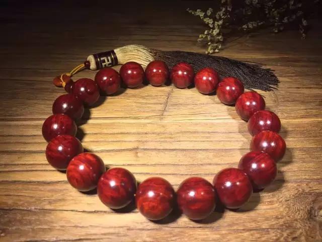 小叶紫檀手串到底怎么盘,小叶紫檀手串要怎么盘才会亮