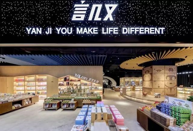 重庆周末适合读书的地方,世界读书日青年在图书馆看书