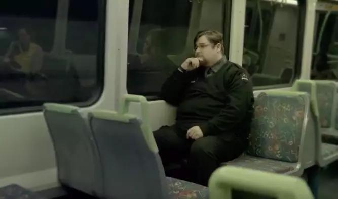 充斥着嗑炮、*艳猎**的外网直播，是情色产业最不起眼的一环