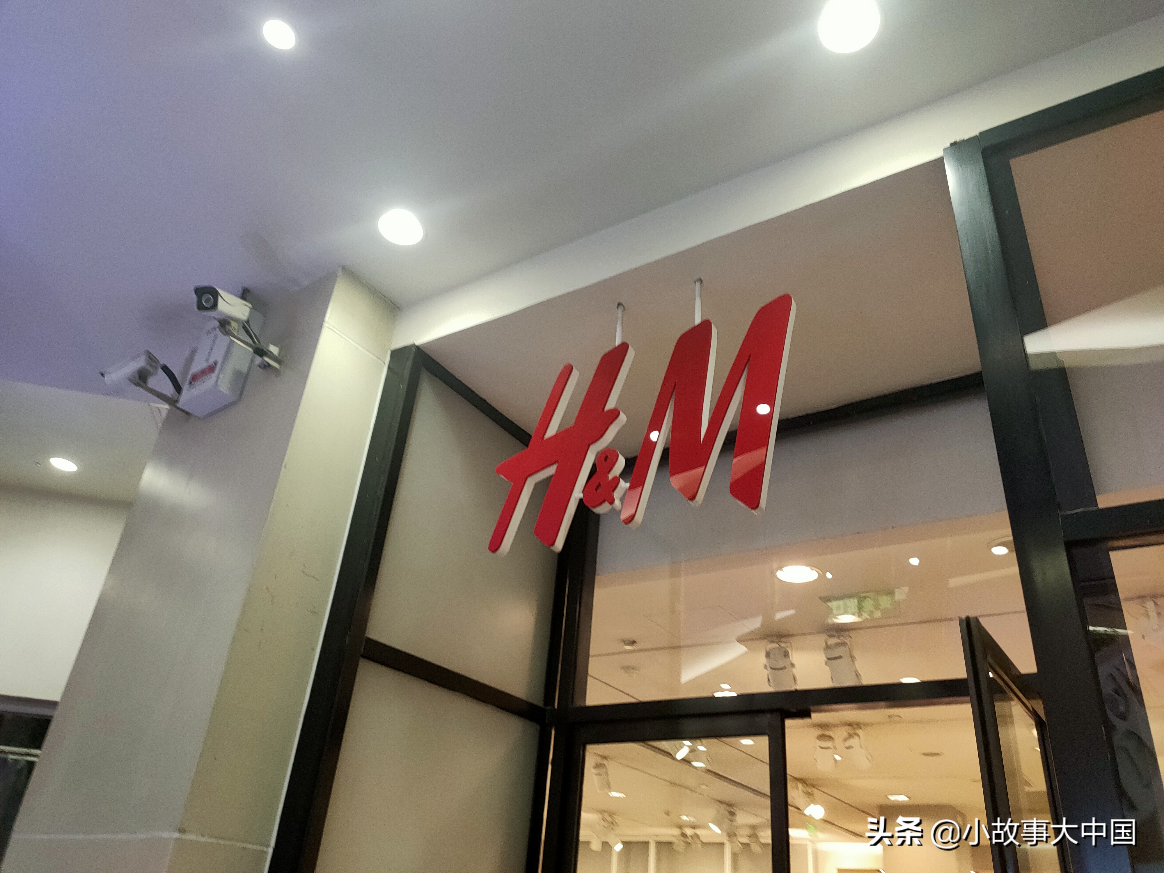 “爱国护城河”河北石家庄走起!探访HM实体店,招牌灯灭