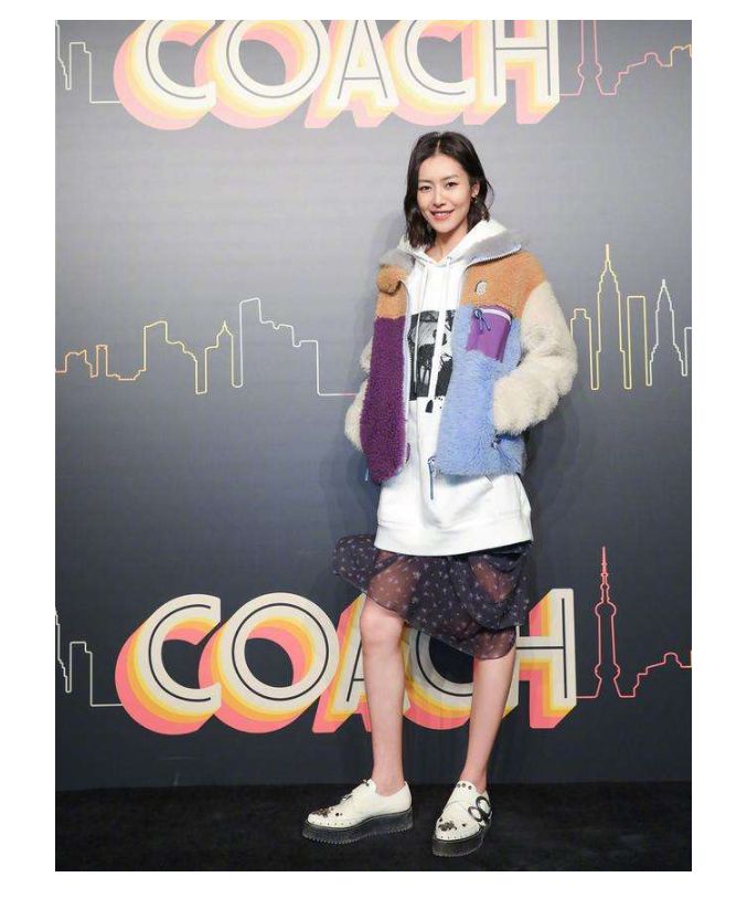 蔻驰涉嫌分裂中国刘雯与其解约真要赔上1.6个亿？