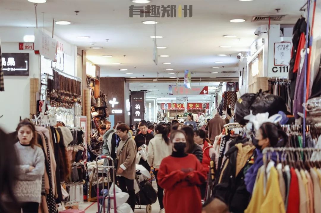 郑州银基商贸城,时尚和繁华背后,多的是你不知道的辛苦和忙碌