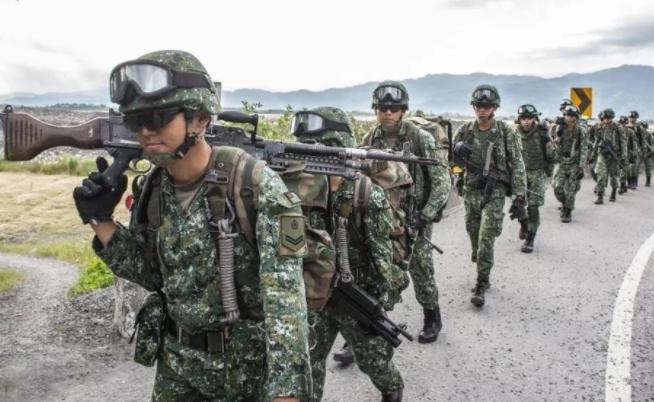 台军在线教学不雅一幕，长达4分钟老师无反应，邱国正暴怒