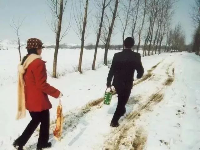 九张反映过年气氛的照片,百张罕见的过年老照片这才是年味