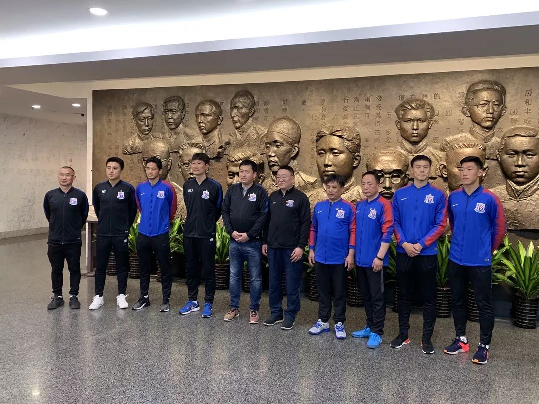 喂?有人做西班牙代购嘛?申花可能有这个需要......