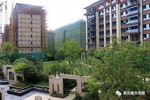 10盘迎来交付大考，实景谍照流出！这品质…