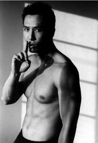 12位狮子座男星:王凯温柔靠谱,孙红雷热情,而他自带光环BGM