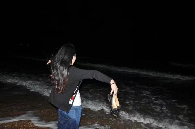 水天一色的景象,海边的日出是什么样子的