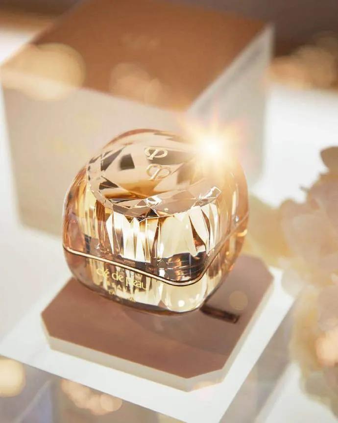 什么精华好用混合肌肤效果好,年轻肌肤补水保湿修复哪款精华好