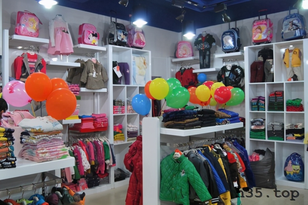 最新童装店双门头装修效果图,童装店怎么装修才有顾客