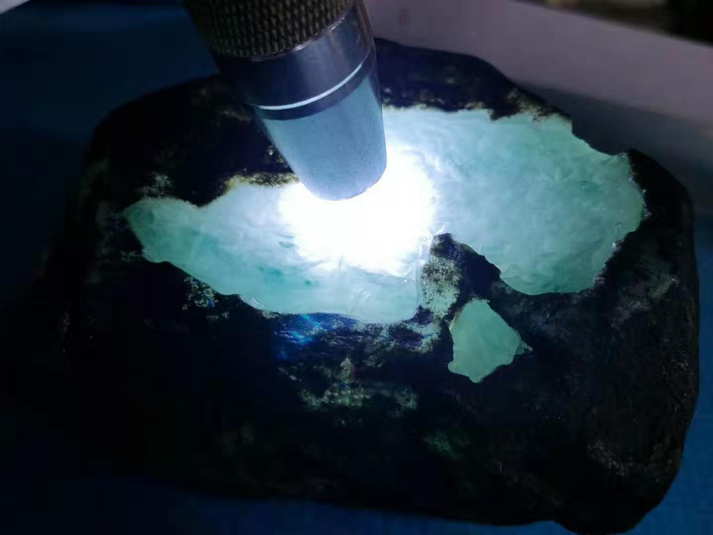 翡翠原石是根据什么开窗的,老缅翡翠原石交易