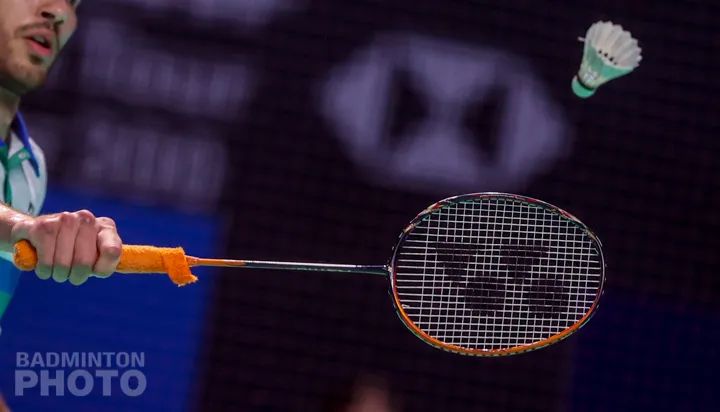 哪款羽毛球拍是全黑的,羽毛球拍黑话