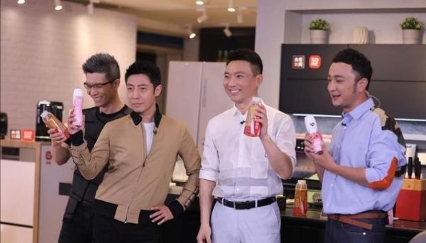 康辉回新闻联播完整版,康辉一句话登上热搜