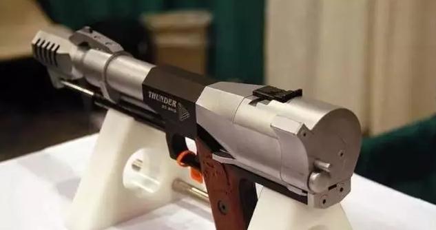 这把手枪造型奇特,一发击杀野猪,它威力巨大却没人敢用?