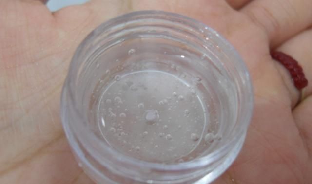 精华液天天涂好吗,精华涂多了脸颊长痘怎么办