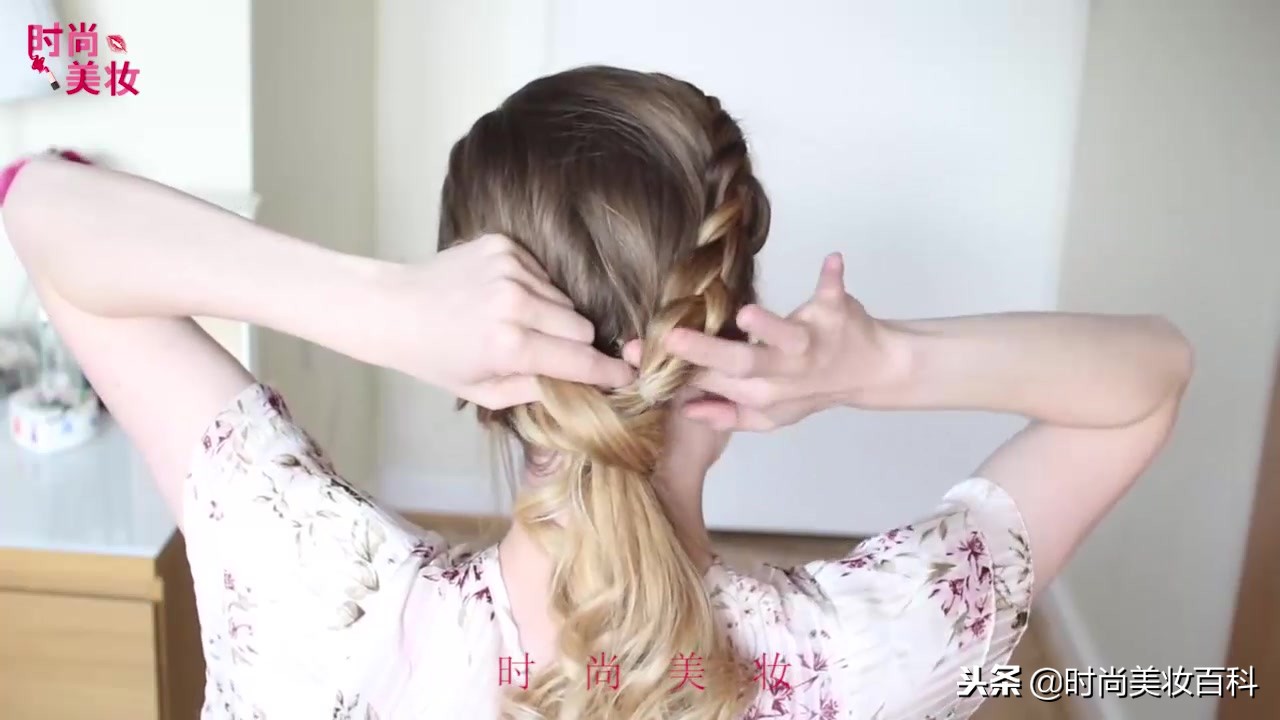 好看的马尾辫发型教程,不一样的简单马尾辫发型