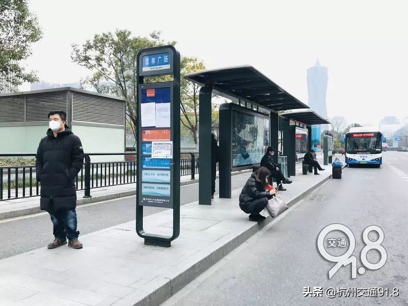 独家！记者实测杭州公交：站点客流小，车上座位坐不满