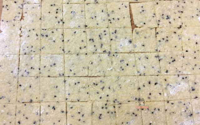 用一点小米怎么做小米锅巴,一碗小米教你做出好吃的米饼