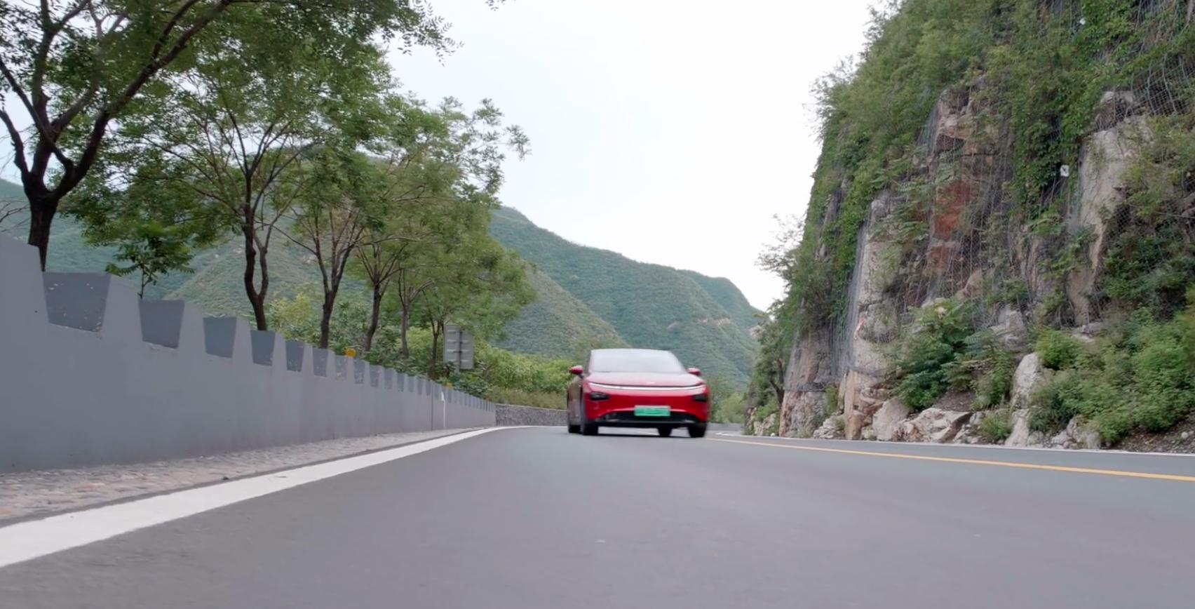 8万多公里的小鹏p7能买吗 (小鹏p7老款和新款的驾驶感受区别)