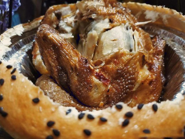 济南奇葩美食，把鸡装在蛋挞里面你吃过吗?