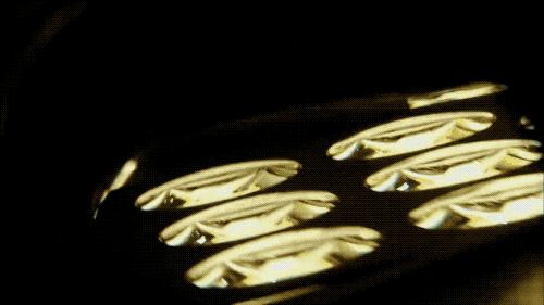 怎么知道网上的视频是不是专业摆拍？