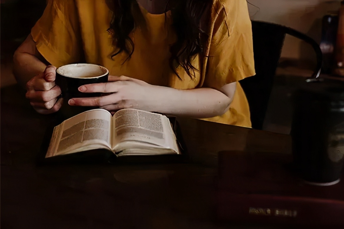 花季少女睡不着觉,15岁女孩患有抑郁症