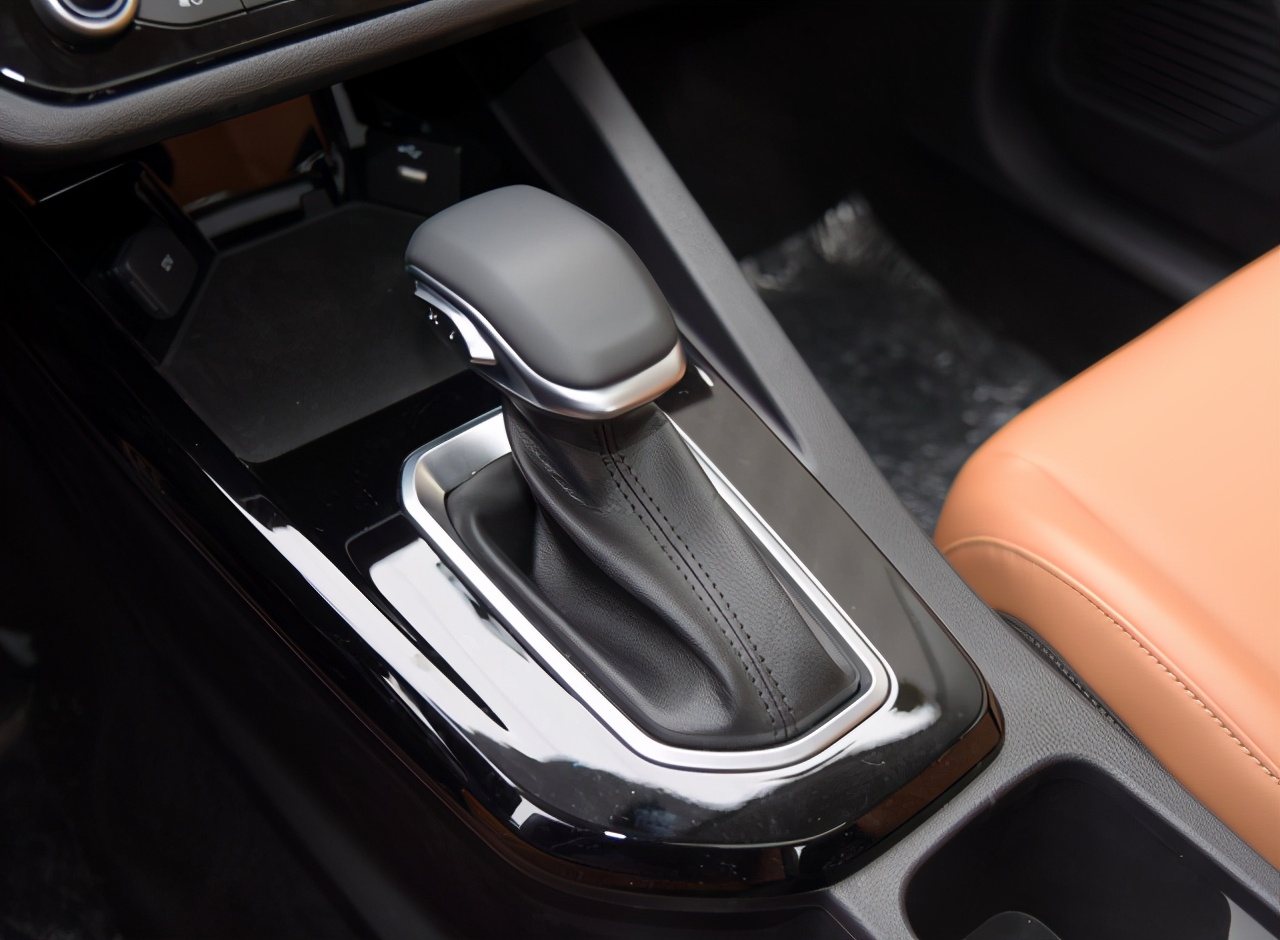 新款福特福睿斯顶配测评,性价比最高的车型福特福睿斯