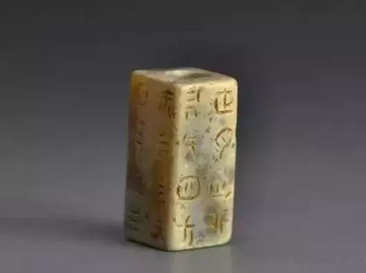 千万别瞎戴文玩手串,千万不要戴假翡翠危害太大了