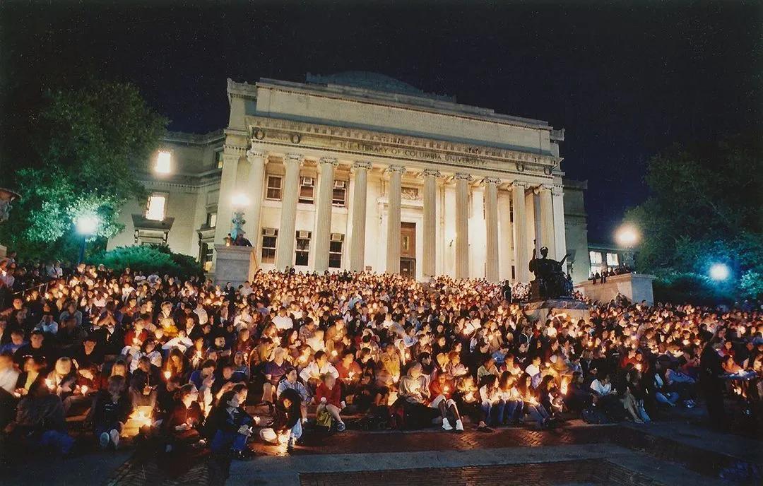 这所交际花藤校，地理位置绝佳，学霸精英扎堆，被中国学生爱疯了