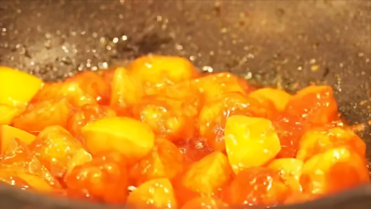 菠萝怎么吃要不要用盐水泡,吃菠萝要用什么盐水清洗