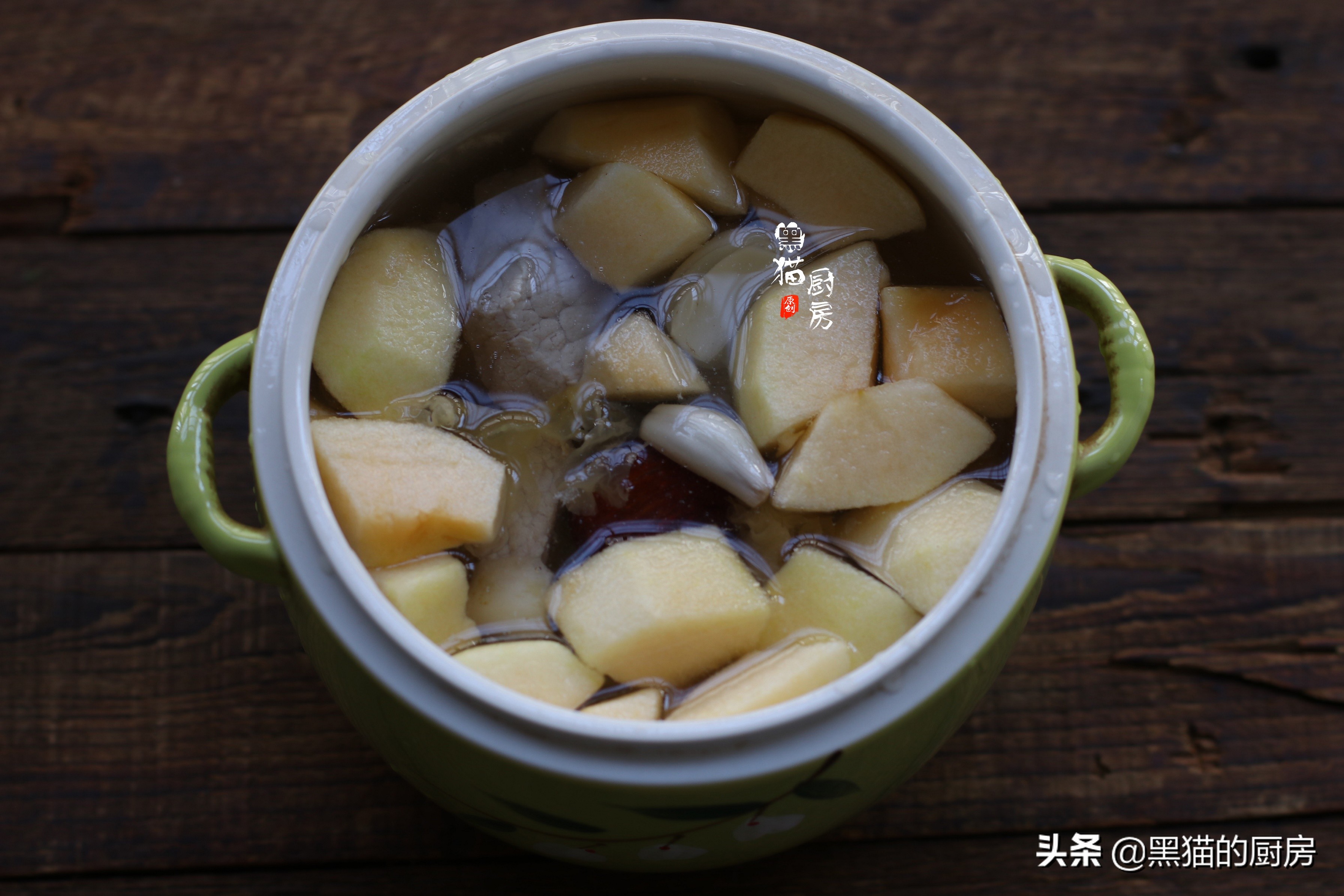 秋天气候干燥常饮一道汤补,秋天口干舌燥喝什么汤