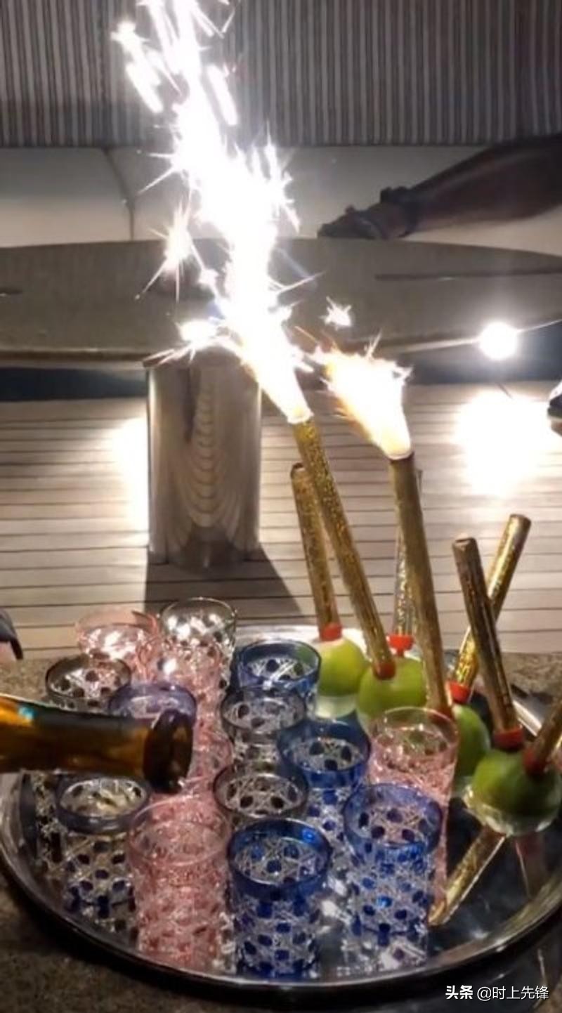 凯莉詹娜钻石,凯莉詹娜首饰图片