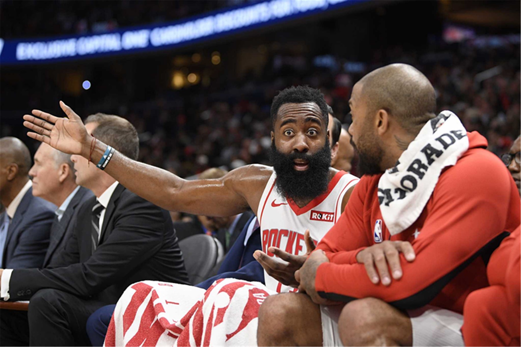 nba季前赛球员上脚鞋款一览12月,勇士队乌布雷上脚的鞋