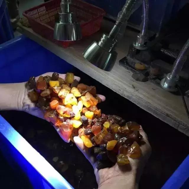 蜜蜡珠子怎么加工视频,蜜蜡珠子怎么做出来