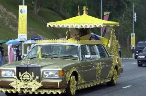 文莱国王7000辆豪车,文莱国王黄金劳斯莱斯