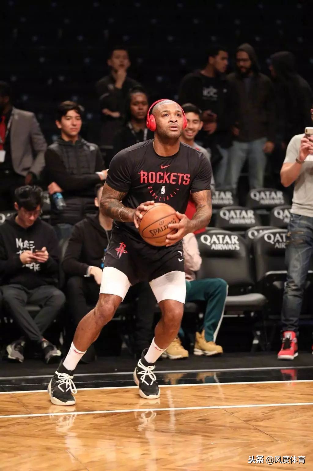 有了小黑红、小扣碎、小闪电系列高帮鞋就更容易成为“鞋王”吗？