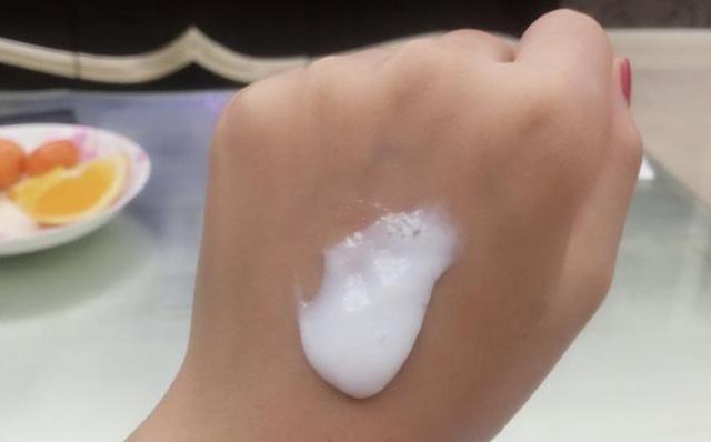 用什么洗脸美白淡斑,用什么洗脸最好淡斑美白补水