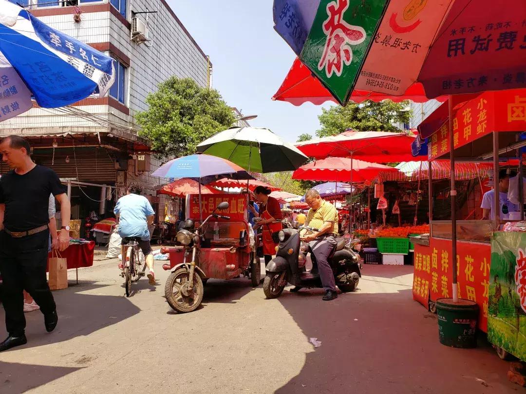 为啥每个肛肠医院周围有肥肠粉,成都东大肛肠医院楼下肥肠粉