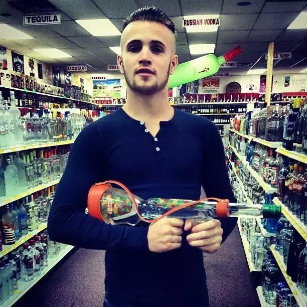 AK-47伏特加,千万别对口喝别人会认为你要自杀