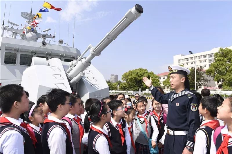 @粉丝们，走！到上海参观舰艇去！更有爆款礼品等你来拿