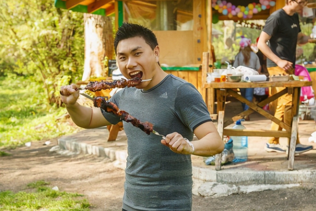 河北小伙高考状元现状,高考242分小伙