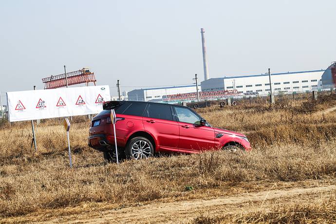 路虎揽胜运动版典范版2024款试驾,路虎揽胜运动2024款典范版试驾