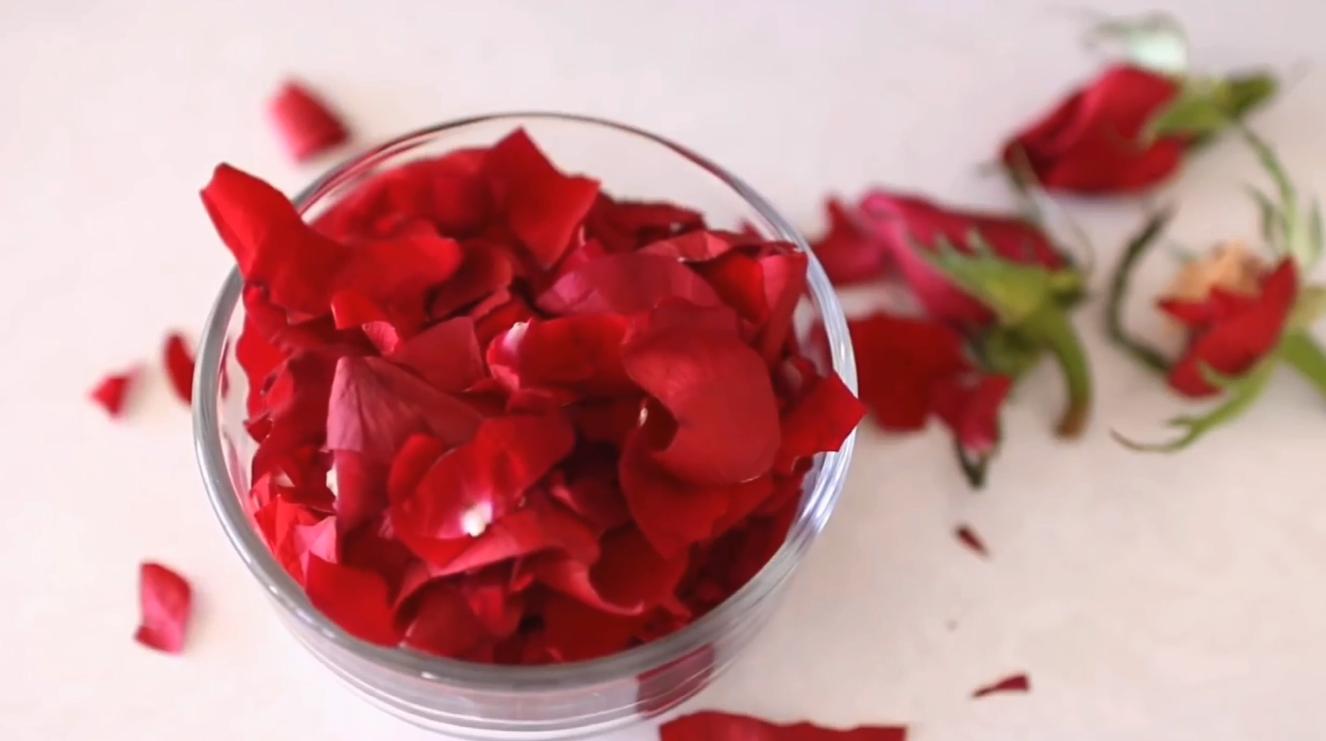香水玫瑰花瓣的做法,花瓣蒸馏自制香水