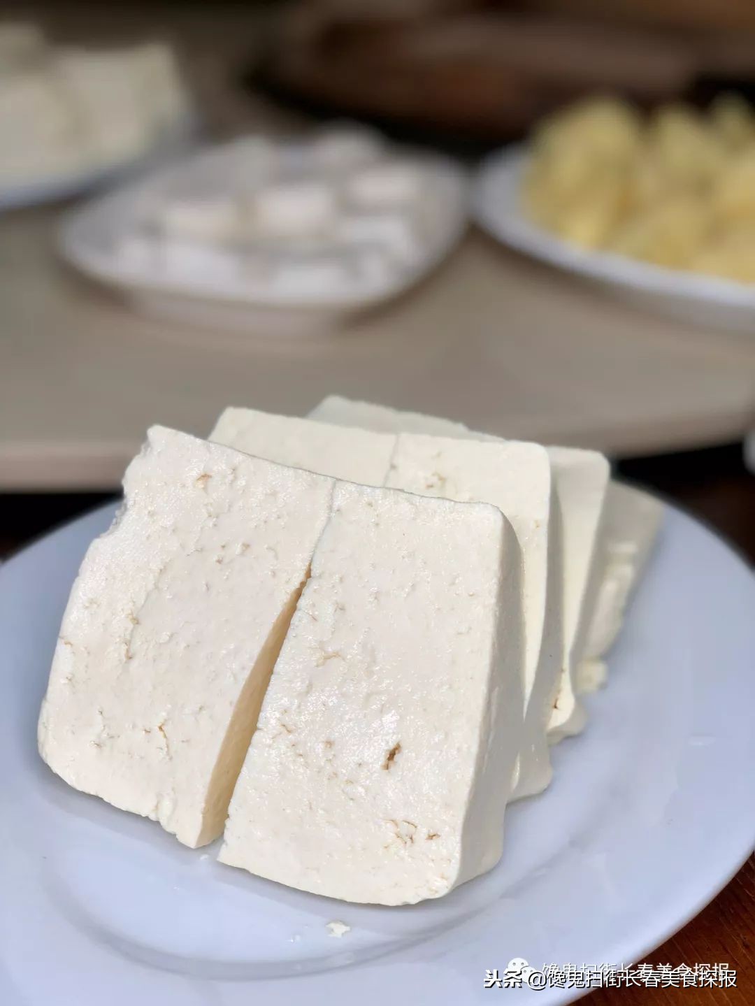 南湖别墅区藏个旧屯子，铁锅炖鱼天天爆满据说空姐都吃胖了！