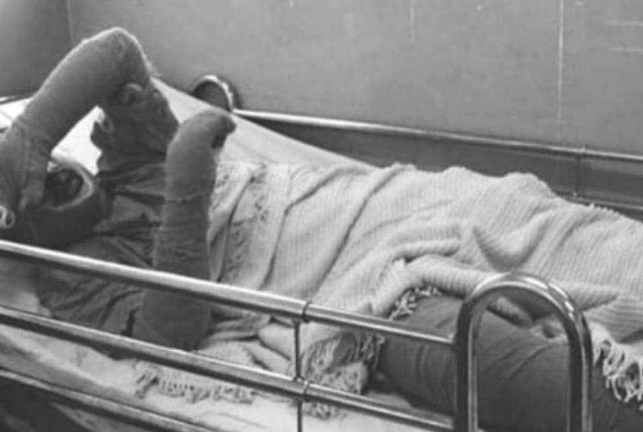 R.I.P女扮男装入场观赛被捕，伊朗女球迷*焚自**抗议去世