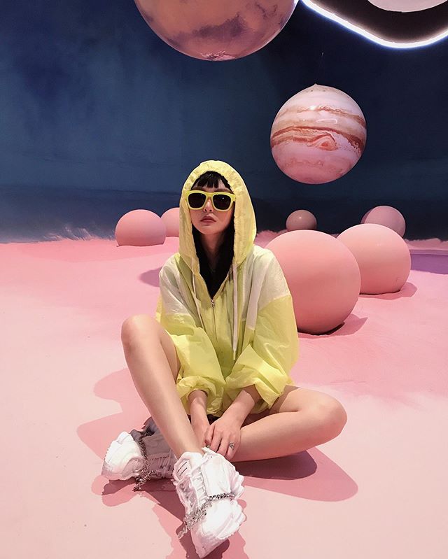 跟周扬青这样穿，打造甜酷女人味，难怪收服天王罗志祥，独得专宠