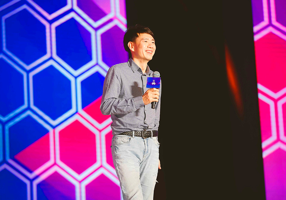 这个温州商人不得了,从养蜂工到做女鞋,开了9000多家店