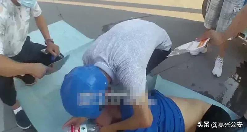 快递员中暑,快递小哥晕倒