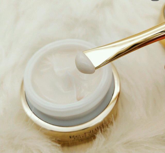 25岁用眼霜还是眼精华,25岁一定要选眼霜